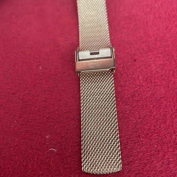 Authentic DW Gold Watch⏱⌚️⭐️ - Picture 8 of 16